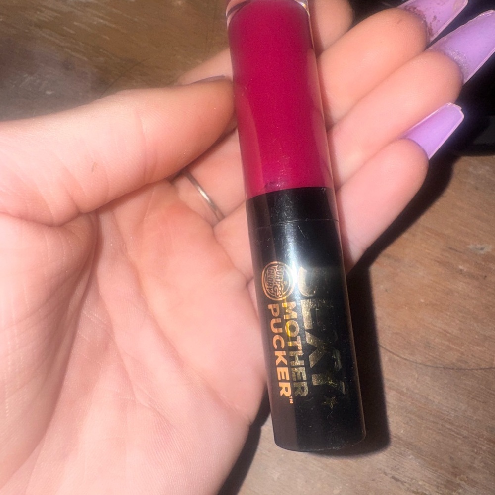 Soap & Glory Pucker lip gloss- Vibrant Pink